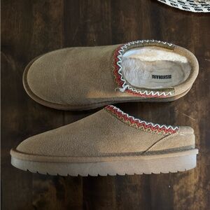Deshomme Tan Women's Moccasins